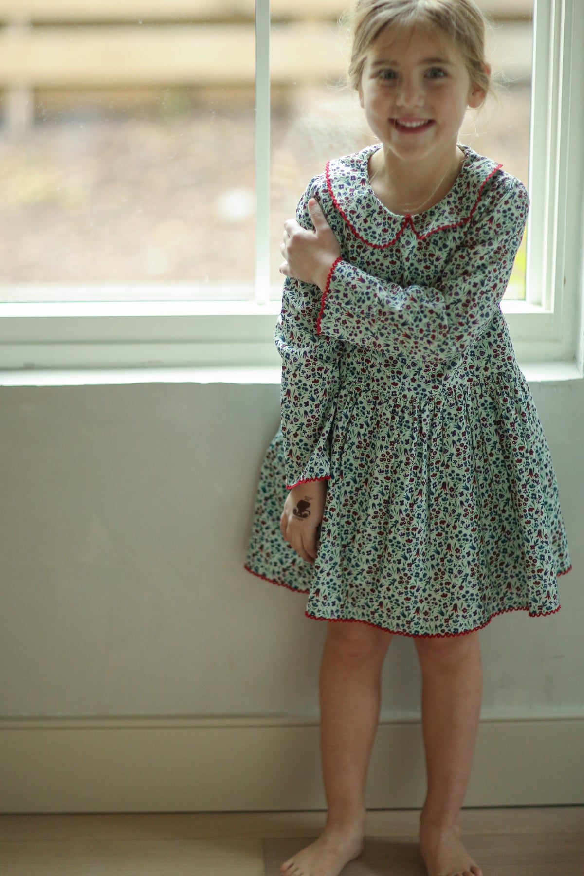 (pre-order) Collared Capers Dress - Long Sleeve - blue floral