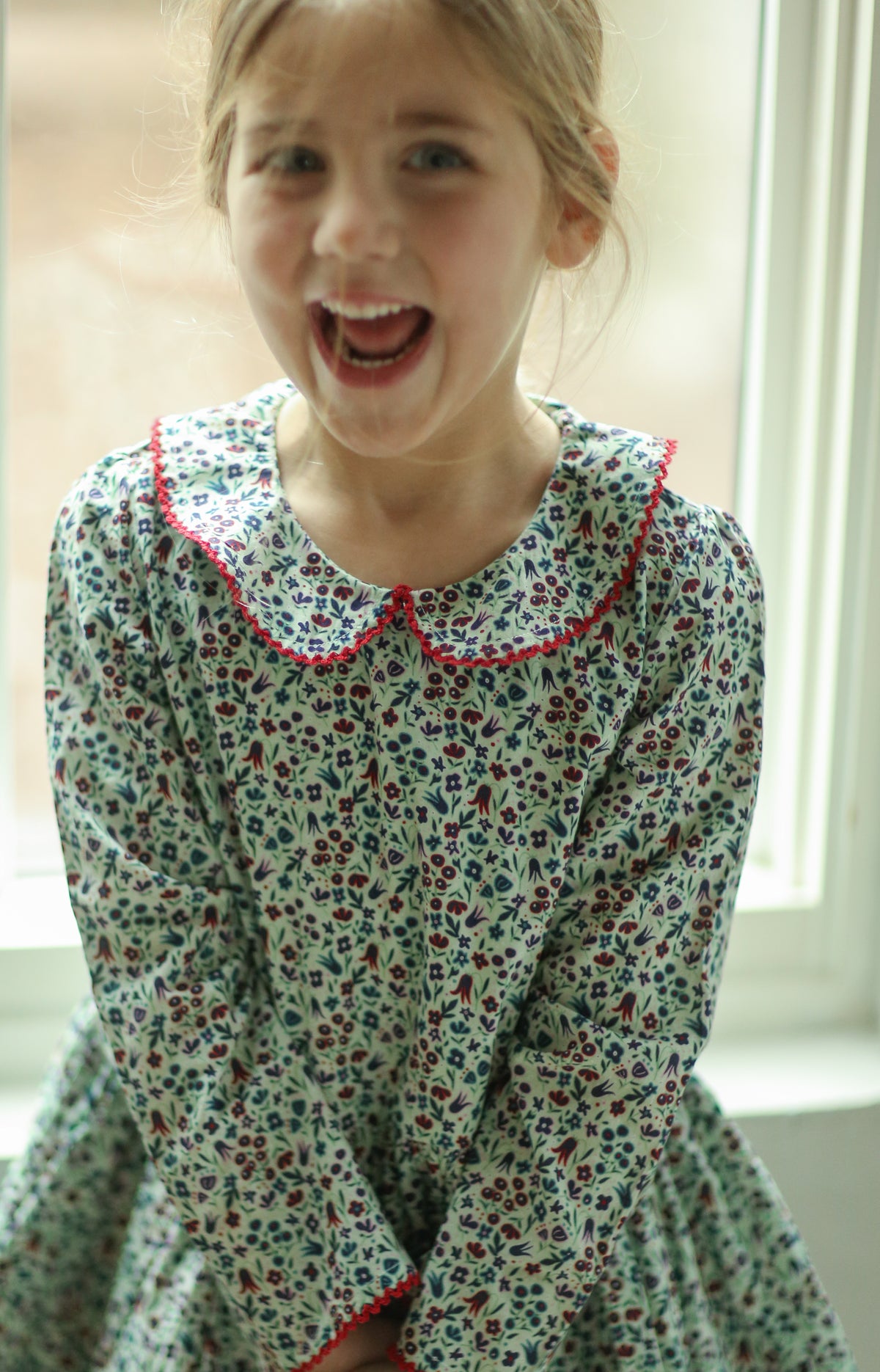 (pre-order) Collared Capers Dress - Long Sleeve - blue floral
